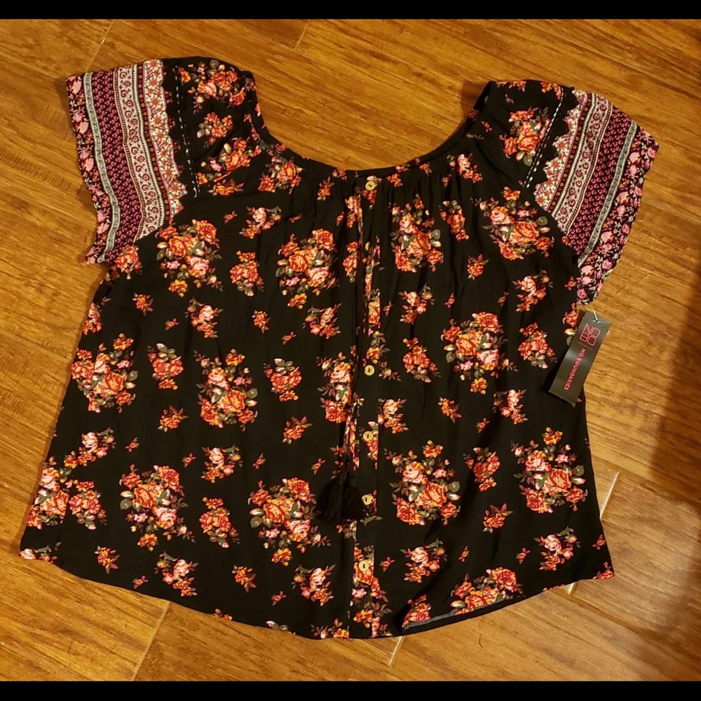 Brand New No boundaries floral peasant - Picture 2 of 2